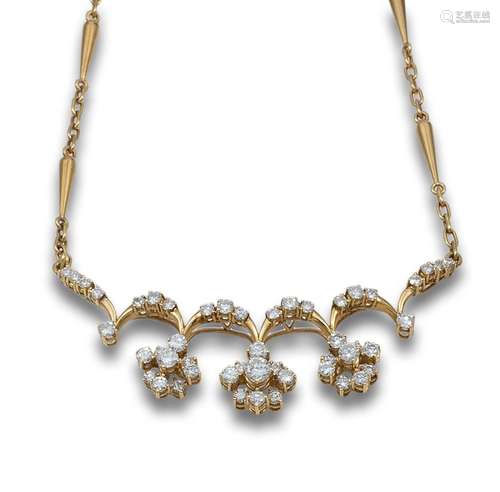 DIAMONDS AND YELLOW GOLD FLOWER NECKLACE