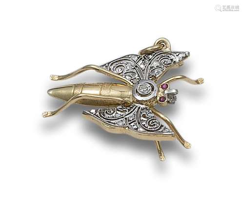 FLY PENDANT, 1940S, IN GOLD, PLATINUM, DIAMONDS AND RUBIES