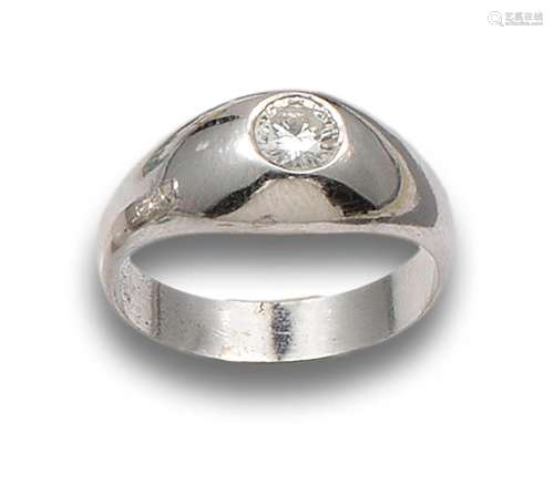DIAMOND AND WHITE GOLD KNIGHT SOLITAIRE