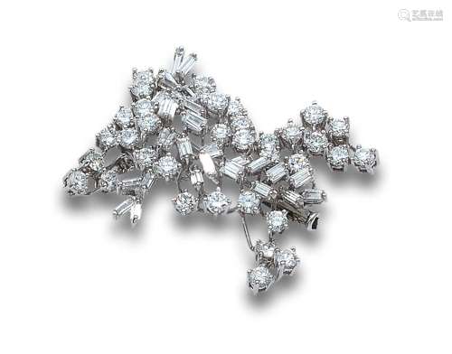WHITE GOLD AND DIAMONDS BROOCH