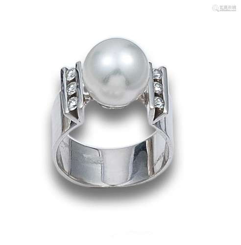 WHITE GOLD RING WITH AUSTRALIAN PEARL AND DIAMONDS