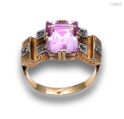 CHEVALIER RING IN YELLOW GOLD WITH ROSE OF FRANCE