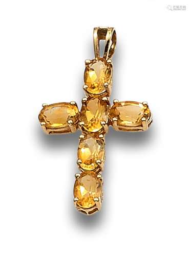 CROSS-SHAPED PENDANT IN GOLD AND CITRINE