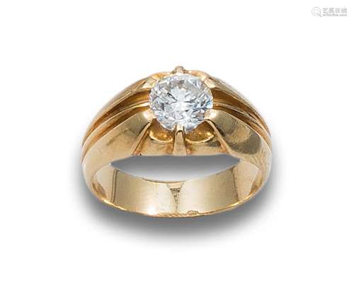 MEN`S SOLITAIRE RING IN DIAMOND AND YELLOW GOLD