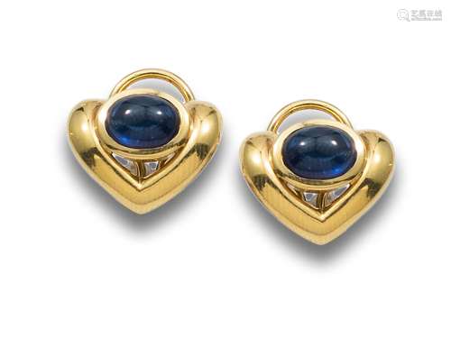 YELLOW GOLD EARRINGS WITH SAPPHIRE CABOCHONS