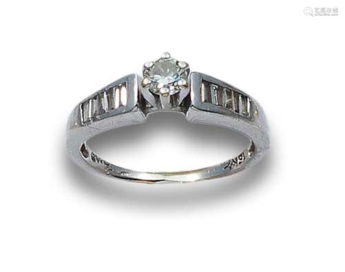 DIAMONDS AND WHITE GOLD SOLITAIRE RING