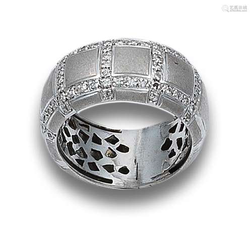 WHITE GOLD AND DIAMOND RING