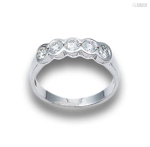 CINQUILLO RING WITH DIAMONDS AND WHITE GOLD