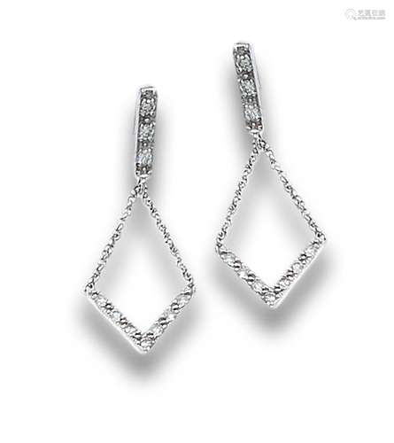 EARRINGS WITH DIAMOND IN TRIANGULAR ARRANGEMENT, IN WHITE GO...