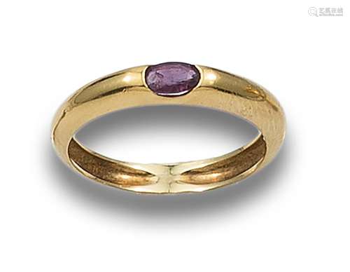 RING IN YELLOW GOLD WITH CENTRAL RUBY