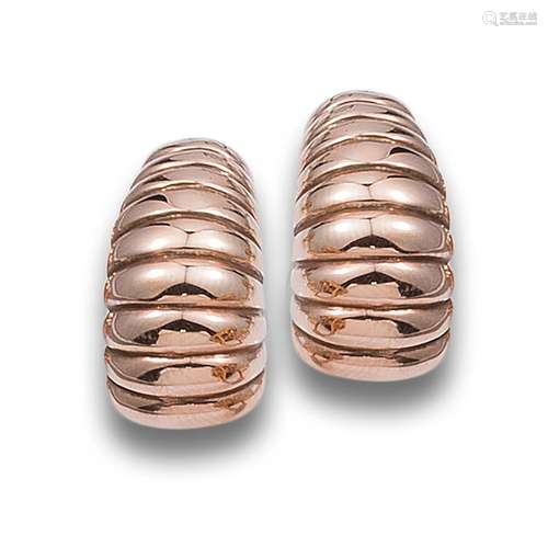 HALF CREO EARRINGS WITH EMBOSSED ROSE GOLD