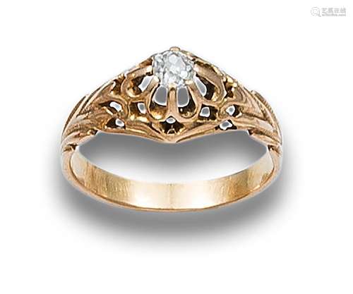 ANTIQUE DIAMOND AND YELLOW GOLD SOLITAIRE RING