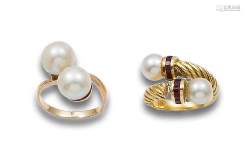 LOT OF TWO RINGS IN GOLD, PEARLS AND RUBIES