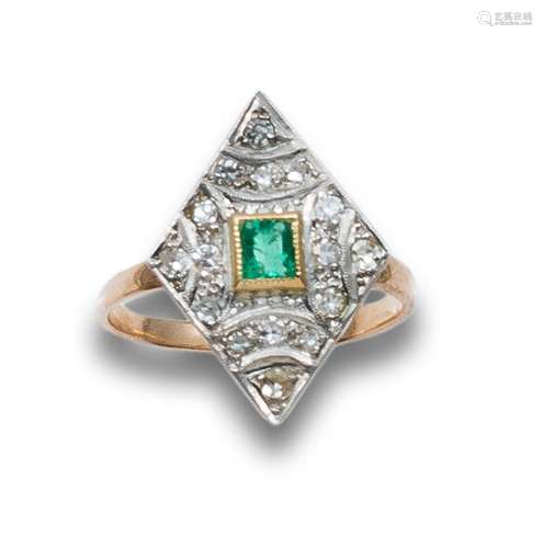 RING IN GOLD AND PLATINUM WITH EMERALD AND DIAMONDS