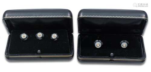 CUFFLINKS AND BUTTONS IN YELLOW GOLD, ONYX, MOTHER OF PEARL ...