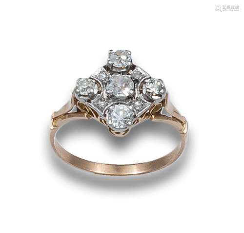 ANTIQUE STYLE RING IN YELLOW GOLD, PLATINUM AND DIAMONDS