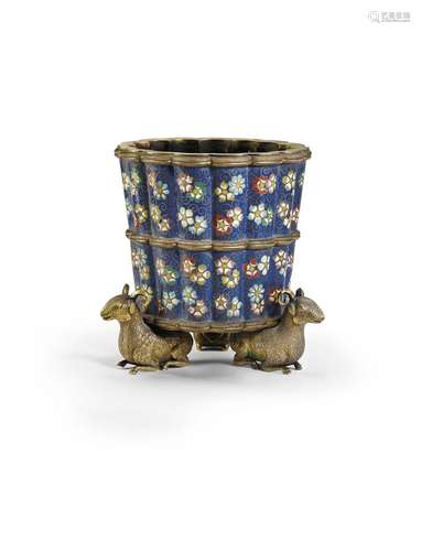 JARDINIÈRE TRIPODE EN ÉMAUX CLOISONNÉS ET BRONZE DORÉCHINE, ...