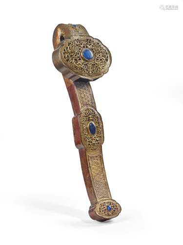 GRAND SCEPTRE RUYI EN LAQUE DORÉECHINE, DYNASTIE QING (1644-...