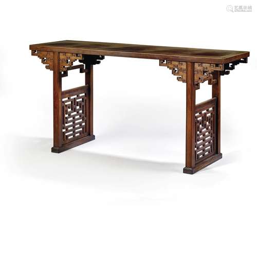 GRANDE TABLE D'AUTEL EN HONGMU , TIAO'ANCHINE, DÉBUT DU XXÈM...