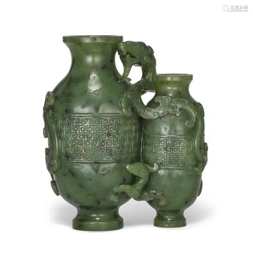 DOUBLE-VASE EN JADE VERT ÉPINARDCHINE, DYNASTIE QING, MARQUE...