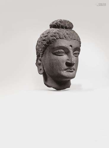 TÊTE DE BOUDDHA EN SCHISTE GRISANCIENNE RÉGION DU GANDHARA, ...