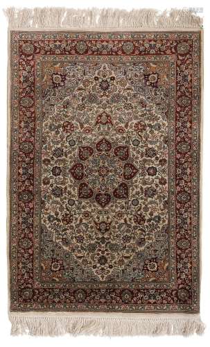 Tapis Iran<br />
Coton et soie<br />
94 x 64 cm<br />
Proven...