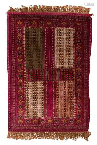 Tapis Asie Centrale<br />
Laine<br />
162 x 113 cm<br />
Pro...