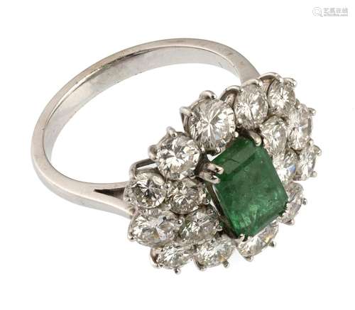 WHITE GOLD RING WITH EMERALD AND DIAMONDS