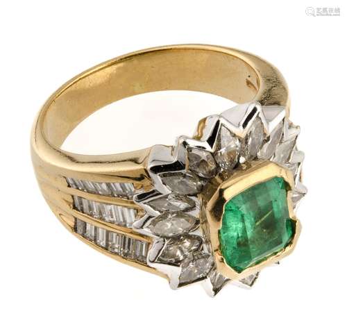 BEAUTIFUL GOLD RING WITH EMERALD AND DIAMONDS