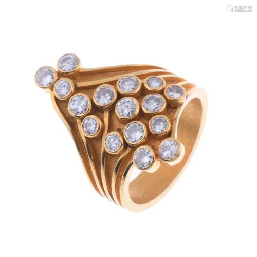 CApdevila. BEAUTIFUL RING WITH DIAMONDS.