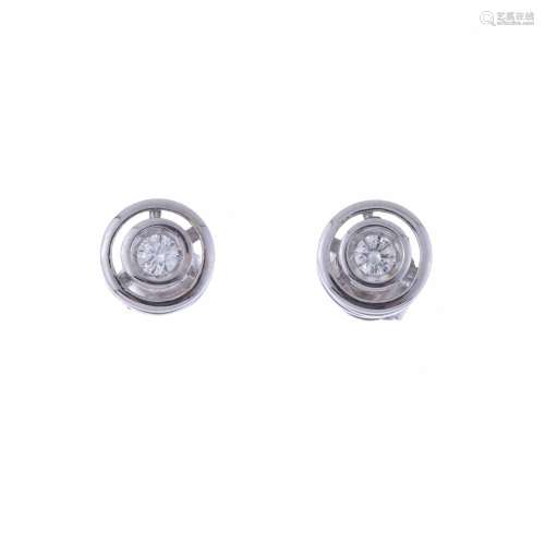 DIAMOND STUD EARRINGS.