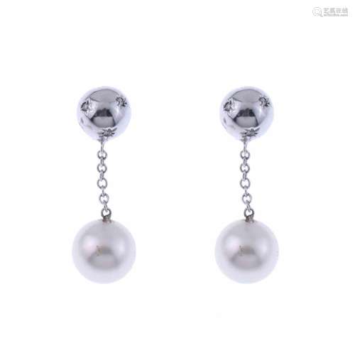 LONG EARRINGS WITH PEARL.