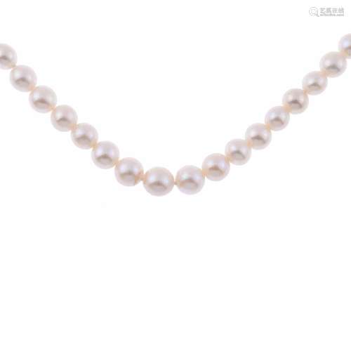 CULTURED PEARLS NECKLACE.