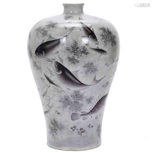 CHINESE VASE. FIRST HALF OF THE 20TH CENTURY.