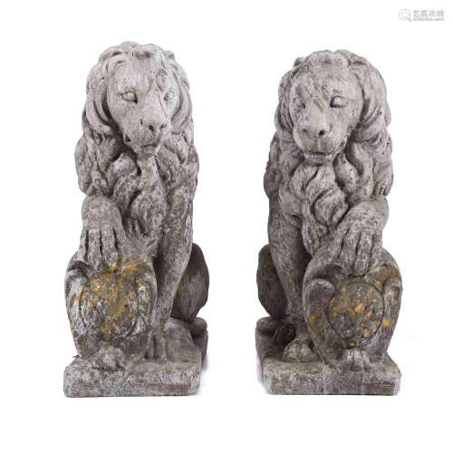 PAIR OF GARDEN FIGURES IN THE SHAPE OF A LION, 20TH CENTURY.