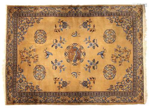 CHINESE CARPET, 20TH CENTURY.