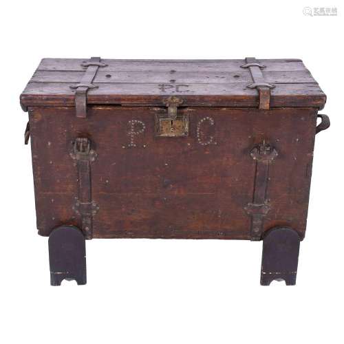 TRAVEL CHEST, LATE 19TH CENTURY.