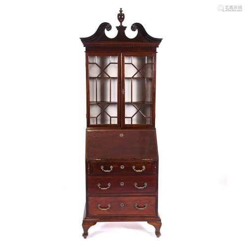 SMALL GEORGE II STYLE DISPLAY CABINET, 20TH CENTURY.