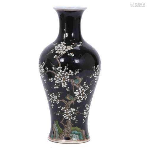 CHINESE VASE, 20TH CENTURY.