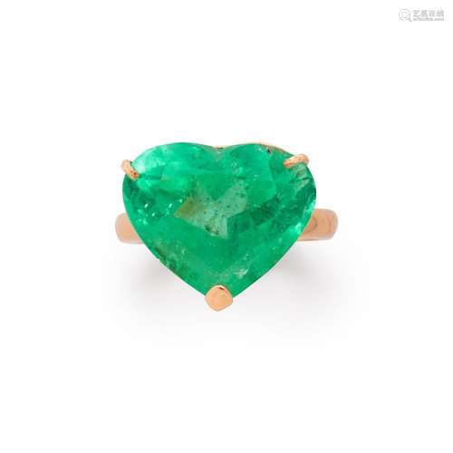 A Colombian emerald and eighteen karat rose gold ring