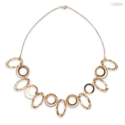 A fourteen karat gold necklace