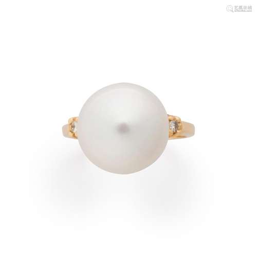 A South Sea pearl, diamond and fourteen karat gold ring