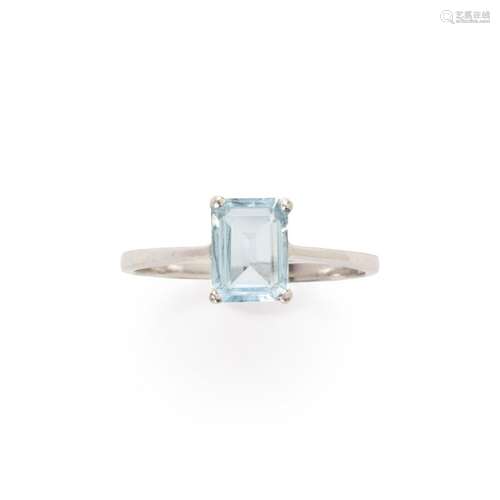 An aquamarine and platinum ring