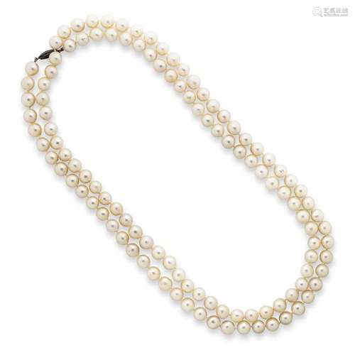 A cultured pearl necklace