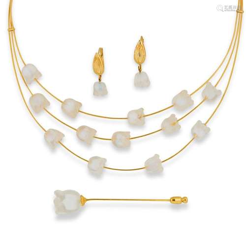 A group of glass and eighteen karat gold jewelry suite, Lily...