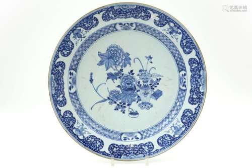 18th Cent. Chinese dish in porcelain with a blue-w…