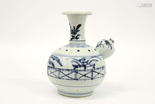 Chinese kendi in porcelain with a blue-white decor…