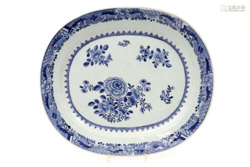 oval 18th Cent. Chinese dish in porcelain with a b…