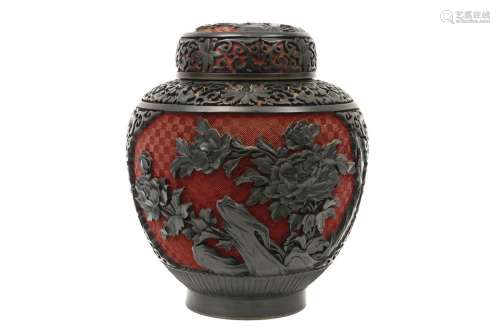 Chinese lidded gingerpot in lacquerware with a scu…
