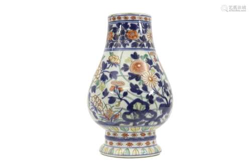 Chinese "Hue" vase in porcelain with a polychrome ...